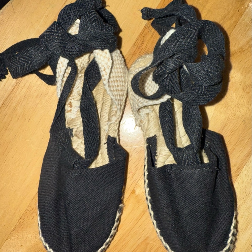 Kids black linen espadrilles with ties . Made in Spain . EU 25